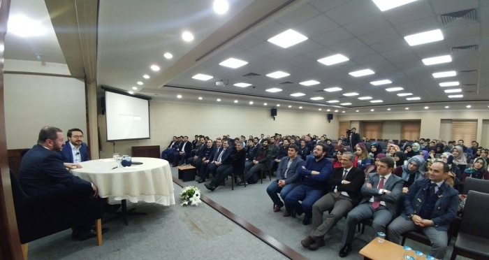 Anadolu Ajansı Genel Müdürü Şenol Kazancı, Genç Ensar'da üniversitelilerle buluştu