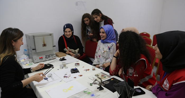 İstanbul Gençlik Festivali'nde Fatma Nur Bayraktar ile Takı Atölyesi