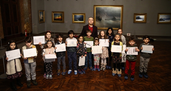 Çocukların Ayvazovski Tablolarına Karşı Resim Keyfi