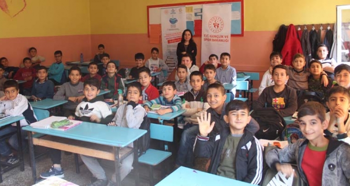 Ensar Vakfı Diyarbakır Şubesi Öğrencilere Kişisel Gelişim Eğitimleri Düzenledi