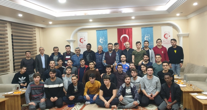 Ensar Vakfı Genel Müdürü Hüseyin Kader, İlim Yayma Cemiyeti ve Önder'in Yurtlarını Ziyaret Etti 