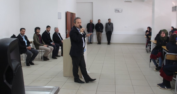 Ensar Vakfı Diyarbakır Şubesi, 'Medeniyetmizin Mimarları' Adlı Konferans Düzenledi