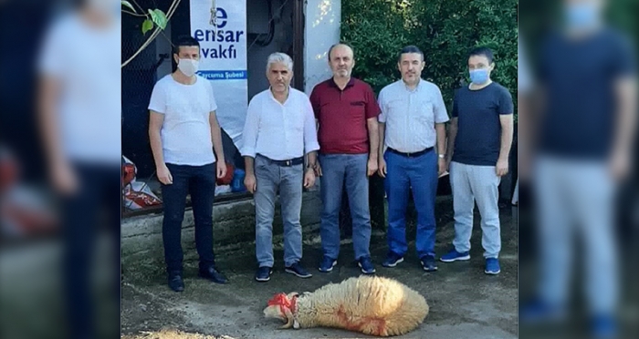 Ensar Vakfı Çaycuma Şubesi Ayasofya Camii'nin ibadete açılması vesilesiyle şükür kurbanı kesti