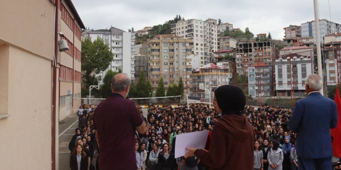 Ensar Vakfı Trabzon Şubesi Sana Emanet Yarışması Birincisine Ödülünü Takdim Etti