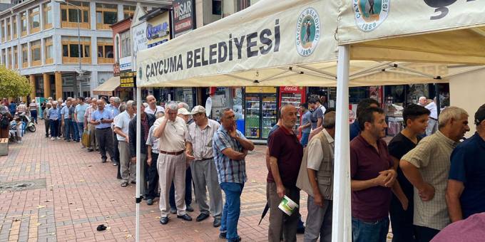 Ensar Vakfı Çaycuma Şubesinden Aşure İkram