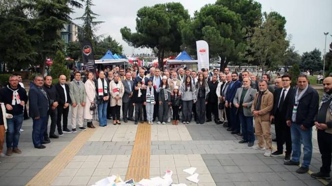 Küçükçekmece'de Gazzeli Yetimler İçin Hayır Çarşısı Düzenlendi