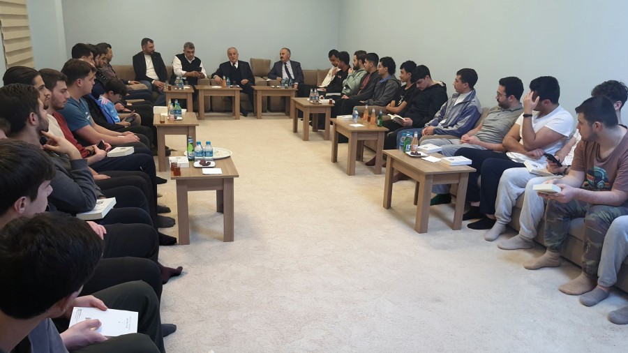 Öğrenciler "Mehmet Torun Ağabey"leri ile Ensar Vakfı Zeytinburnu Yurdu'nda Ramazan Sohbetinde Buluştu