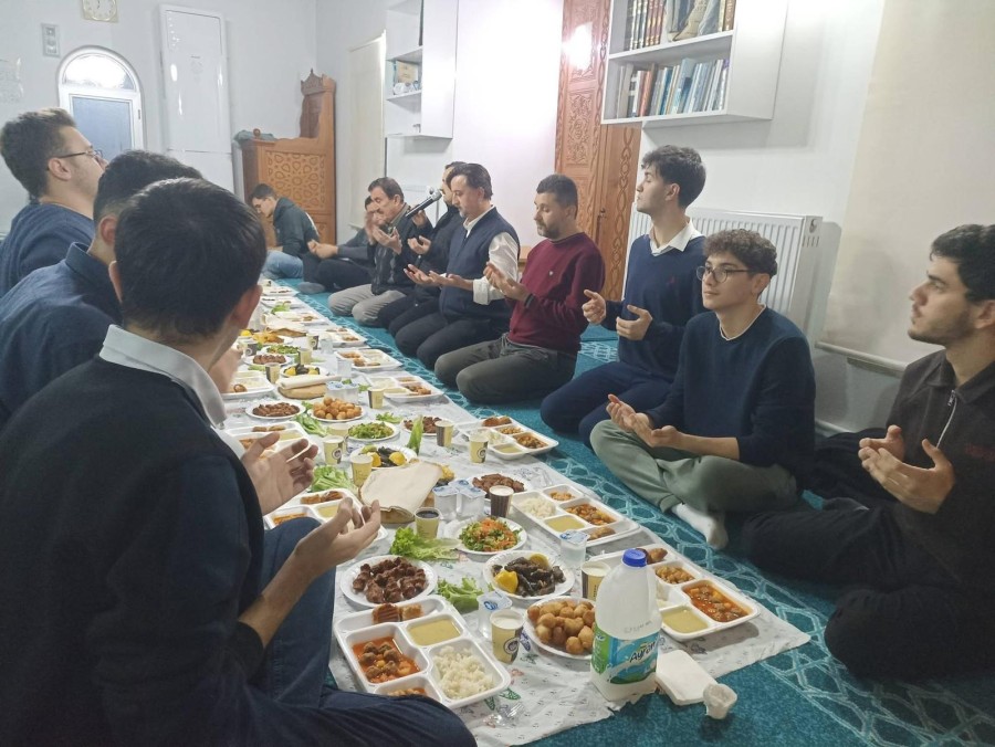 Çaycuma'da Gençler İçin İftar Programı