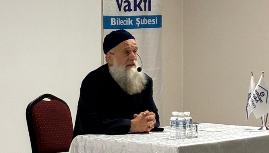 Bilecik'te 'Gençlik Çağında Maddi Beden Manevi Ruh' Konferansı