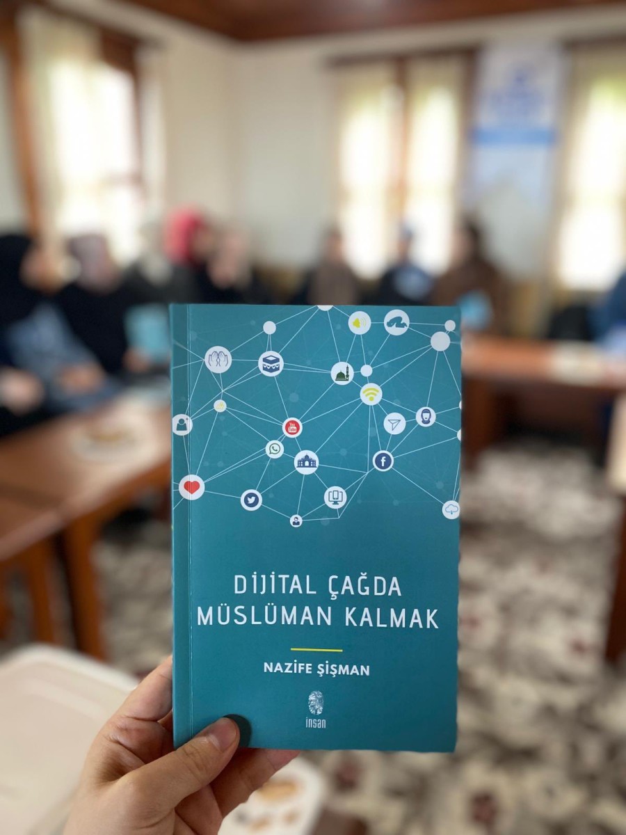 Ahşabın Kokusunda Kitap ve Muhabbet Buluştu