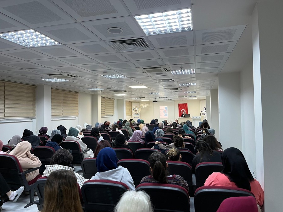 Gençlerle Trabzon'da 7 Ekim Sonrası Gelişmeler Üzerine Değerlendirme Programı