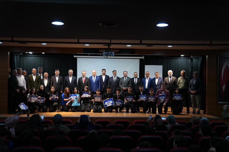 Gençlerin Bilgi Yolculuğuna Ümraniye'de Anlamlı Taç: "Sana Emanet" Yarışmasının Ödülleri Sahiplerini Buldu