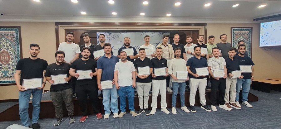 Ensar Vakfı İstanbul Yurtlarında Kalan Öğrencilerin Mezuniyet Programı Yapıldı