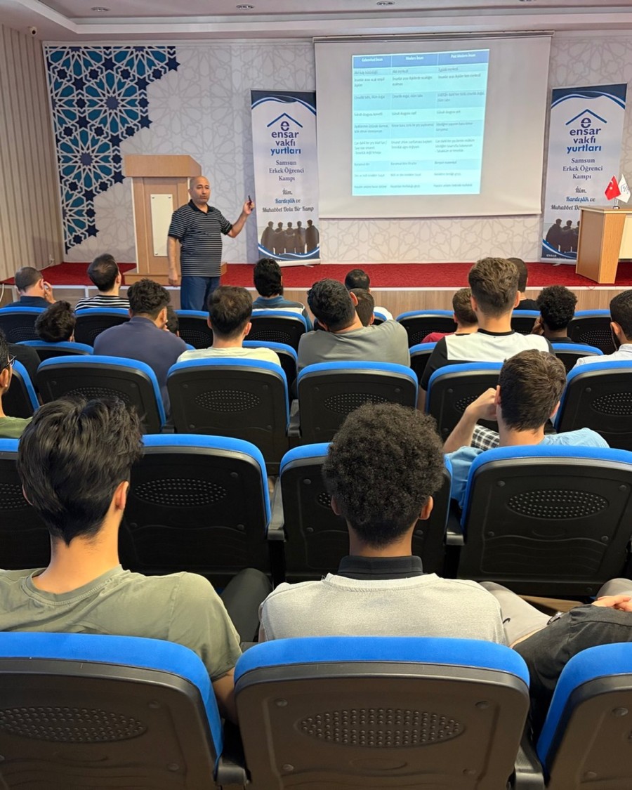 "Modernite ve Küreselleşme" Konferansı Öğrencilerin İlgisini Çekti