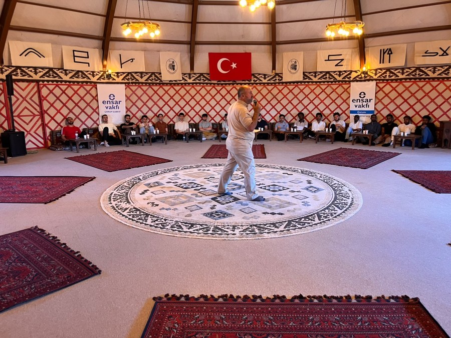 Ensar Vakfı Çorum Erkek Öğrenci Kampı'nda "İslam Kardeşliği ve Ümmet Bilinci" Semineri Düzenlendi