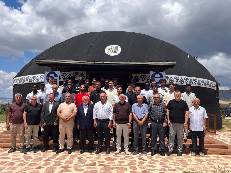 Öğrenci Kampında Gençlerle "Ensar Olmak" Üzerine Seminer Düzenlendi