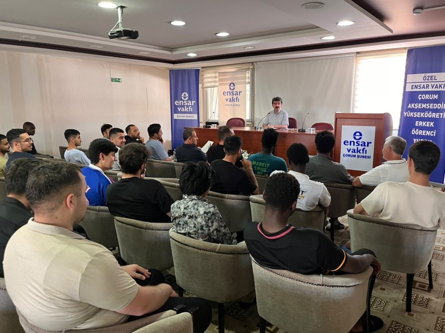 Ensar Vakfı Çorum Erkek Öğrenci Kampı'nda "Hayatımız ve Yaşama Biçimimiz" Semineri Gerçekleştirildi
