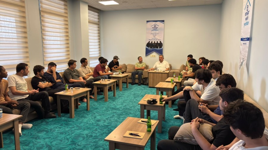 Gençler Çağın Meydan Okumalarını Prof. Dr. Özcan Hıdır ile Değerlendirdi