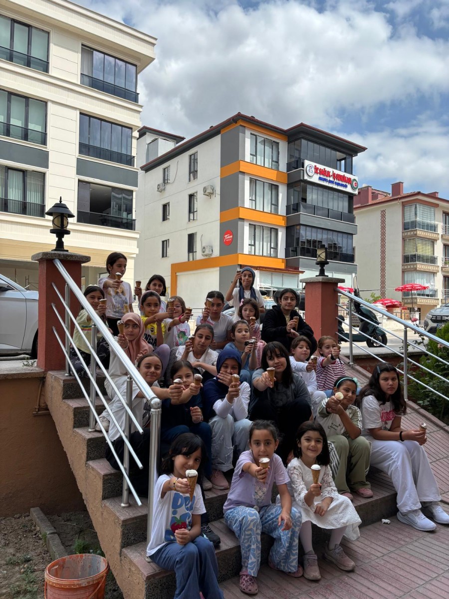Ensar Vakfı Amasya Şubesi'nden Öğrencilere Serin Sürpriz