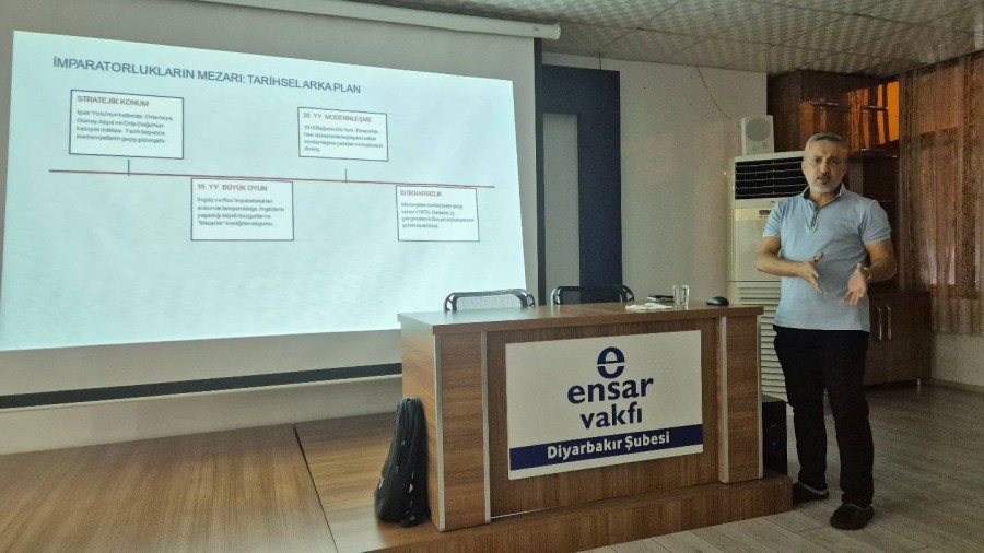 Prof. Dr. Eşref Araç'tan 'Afganistan İzlenimleri' Konferansı